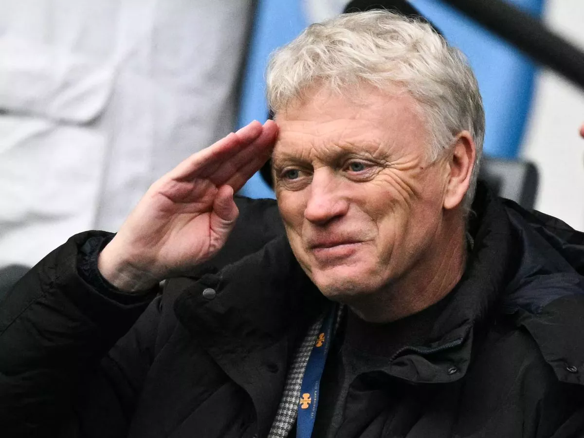 Moyes doesn’t hold back after Virgil van Dijk takes aim at Abdoulaye Doucoure and Everton as he issues a verdict on Doucoure’s red card against Liverpool, with Everton supporters praised