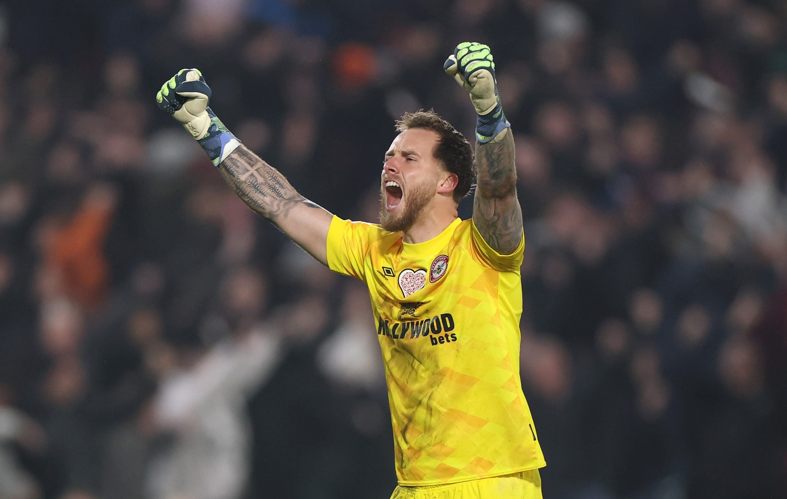 Brentford and Bayer Leverkusen strike full agreement for €10 million Mark Flekken transfer
